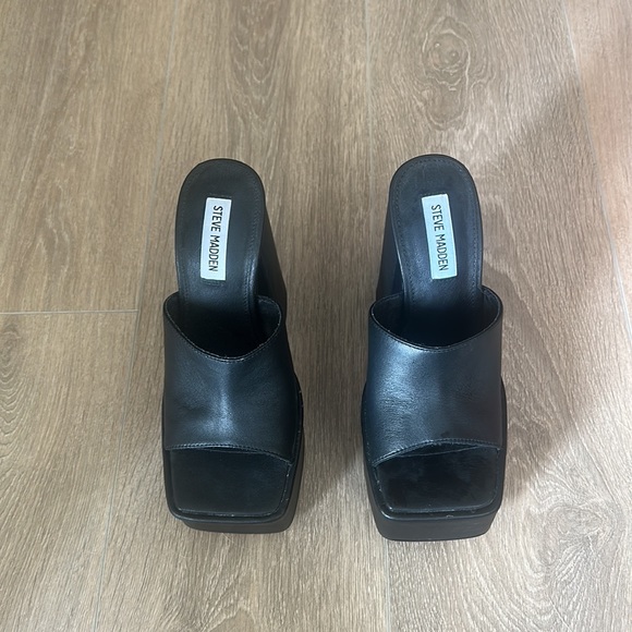 Steve Madden platform sandals. Worn once. - Picture 2 of 4